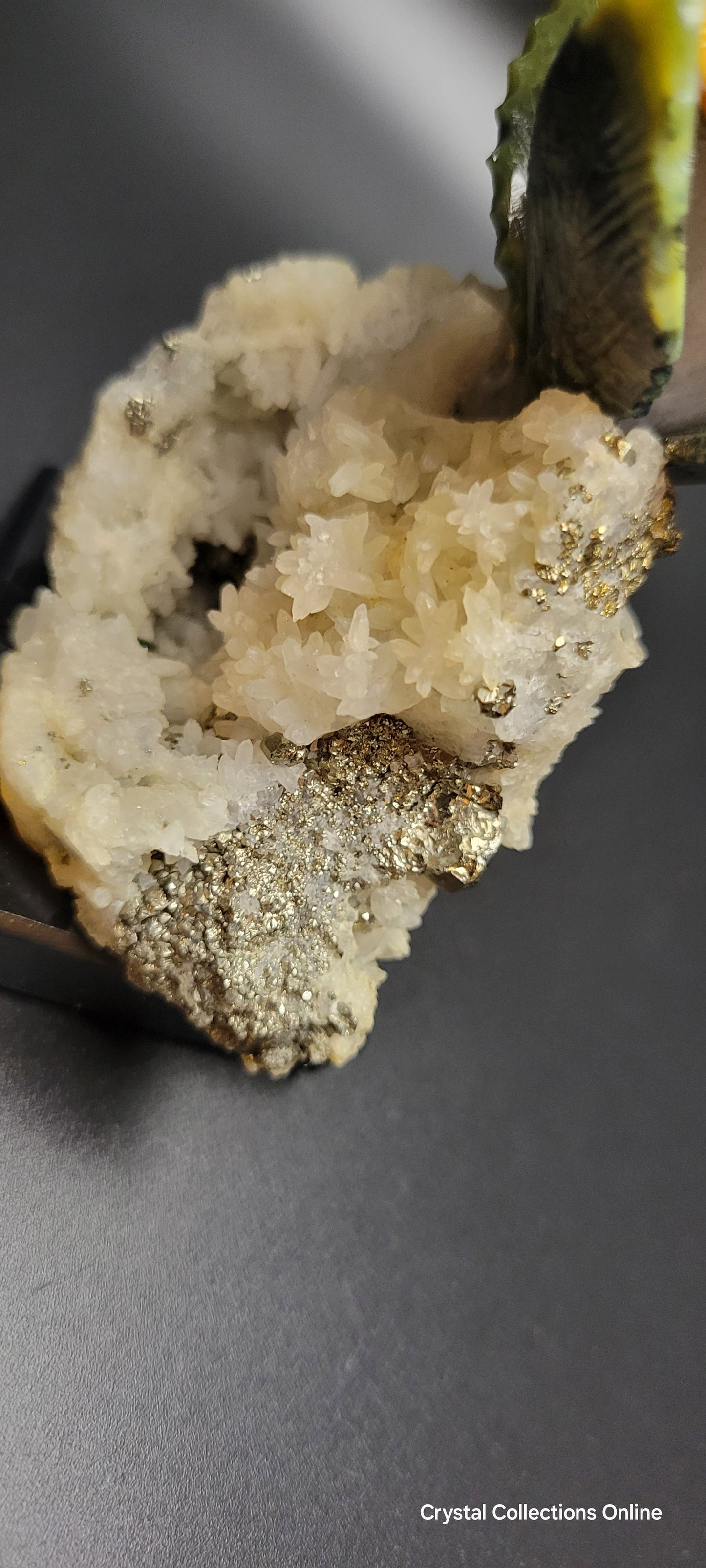 Stone hummingbird