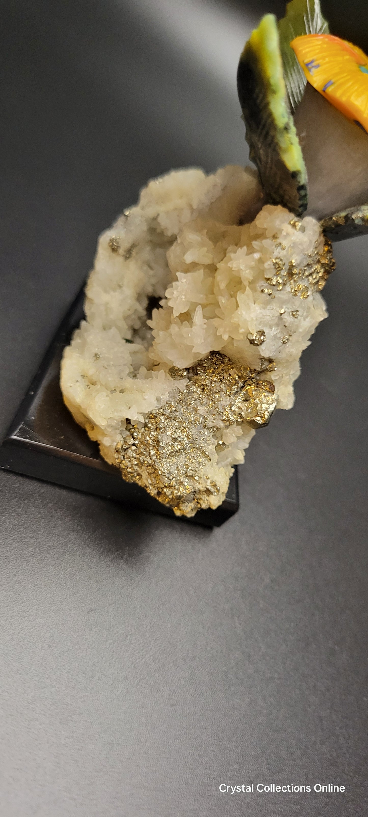 Stone hummingbird